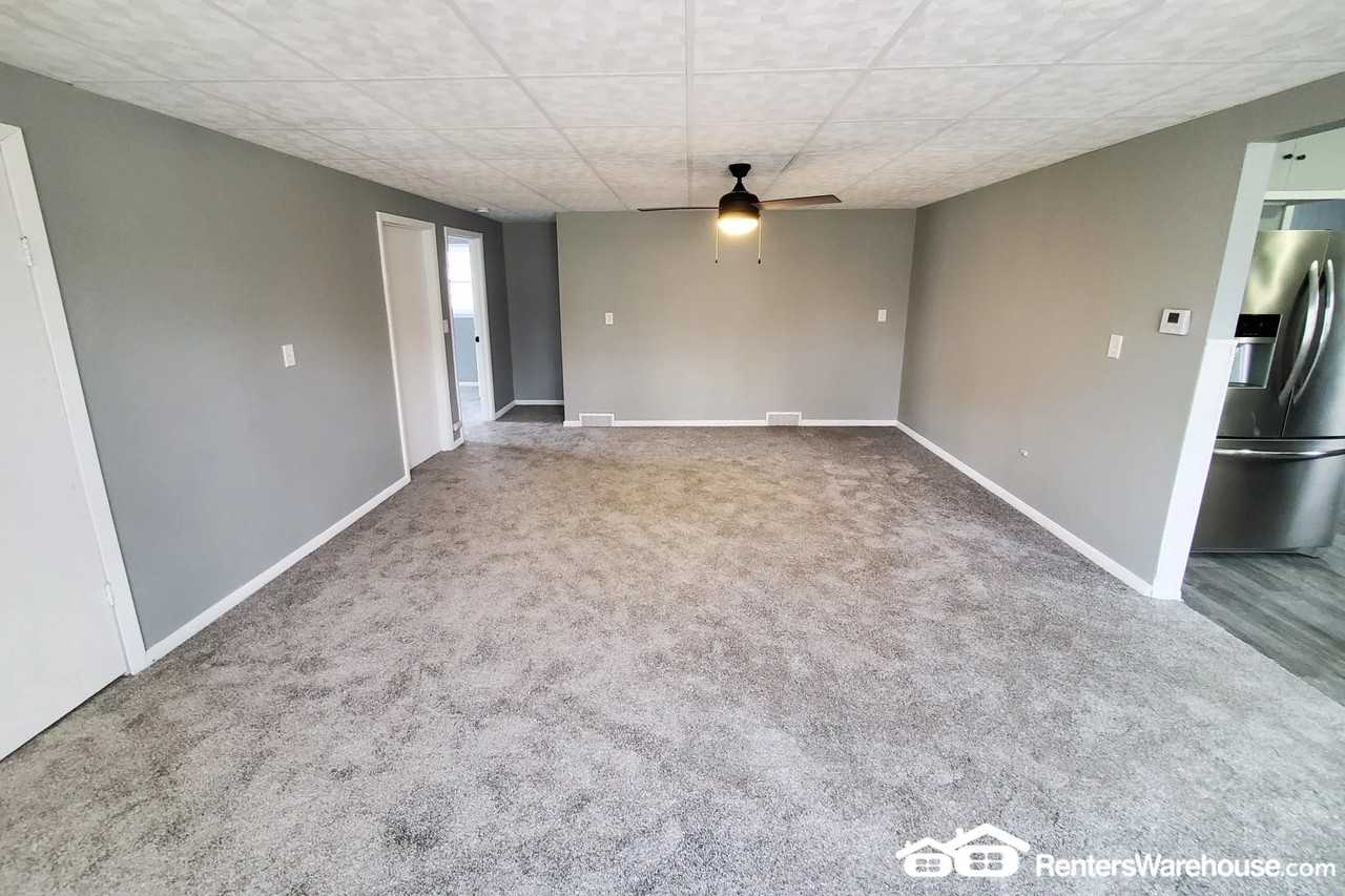 111 Douglas Ave W - Photo 2 of 23