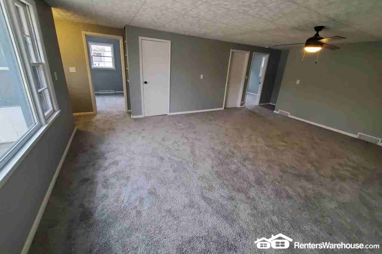 111 Douglas Ave W - Photo 3 of 23