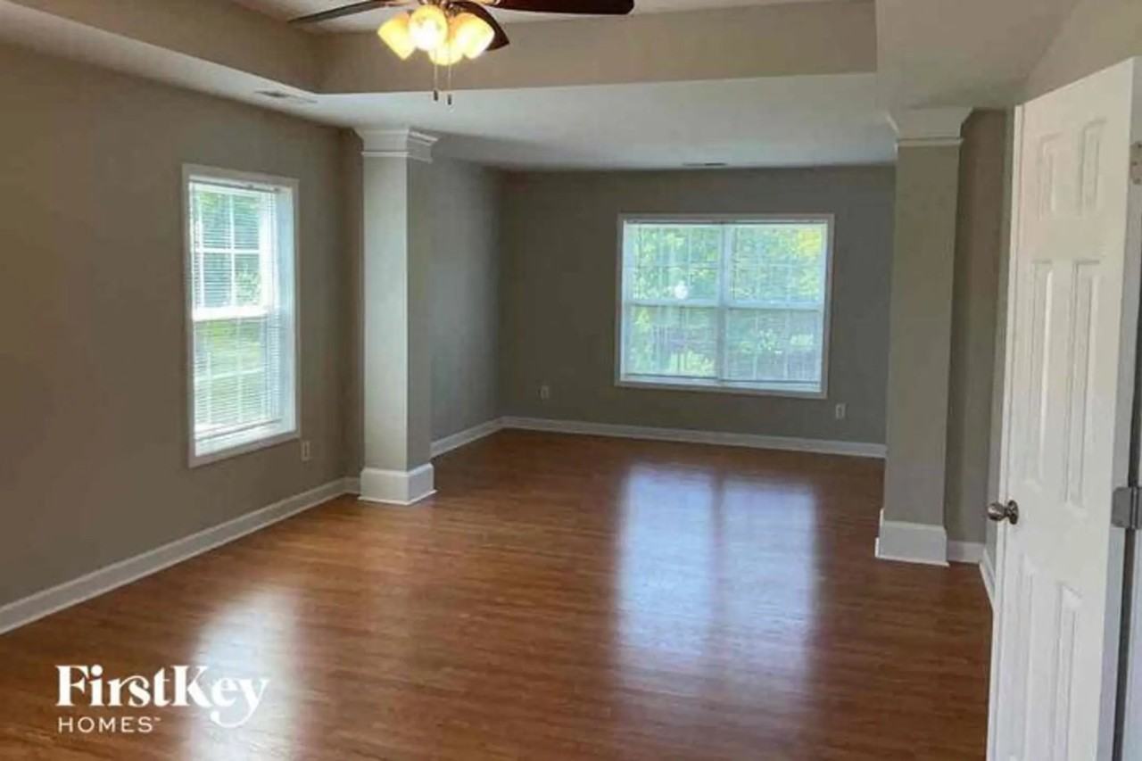 2349 Rockland Cir - Photo 3 of 20