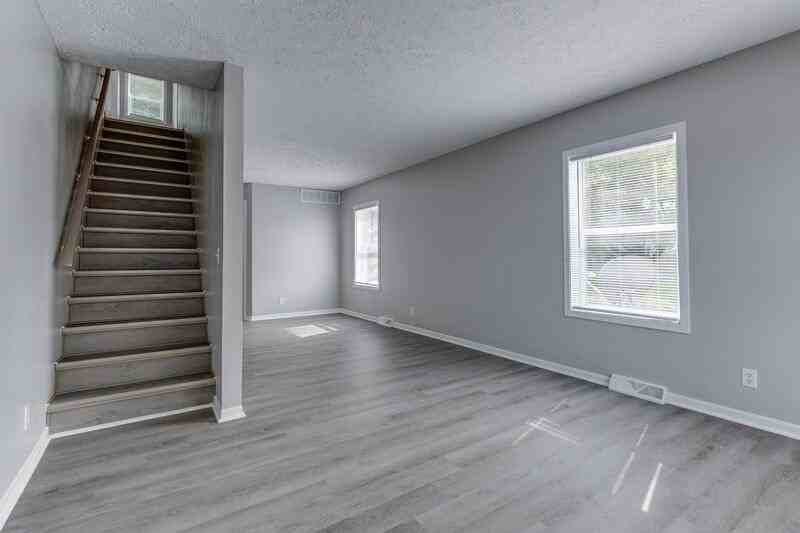 1040 E Main St - Photo 2 of 10