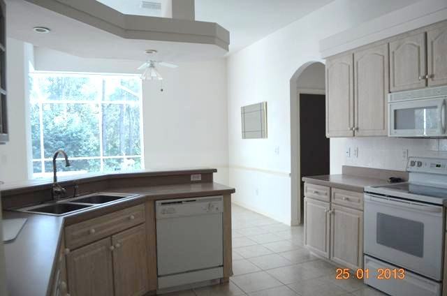 6423 Longlake Dr - Photo 3 of 18