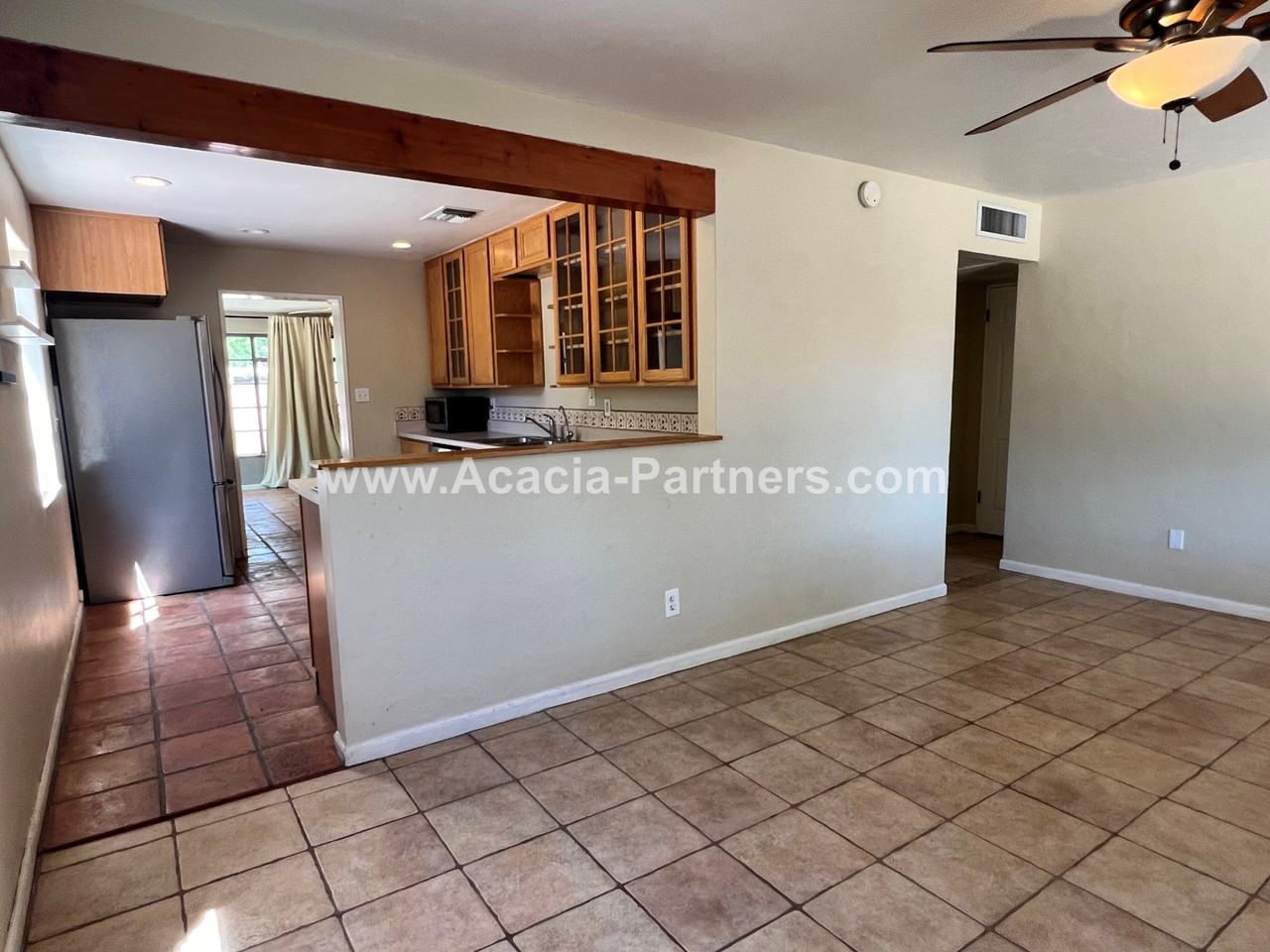 2625 N Norton Ave - Photo 3 of 37