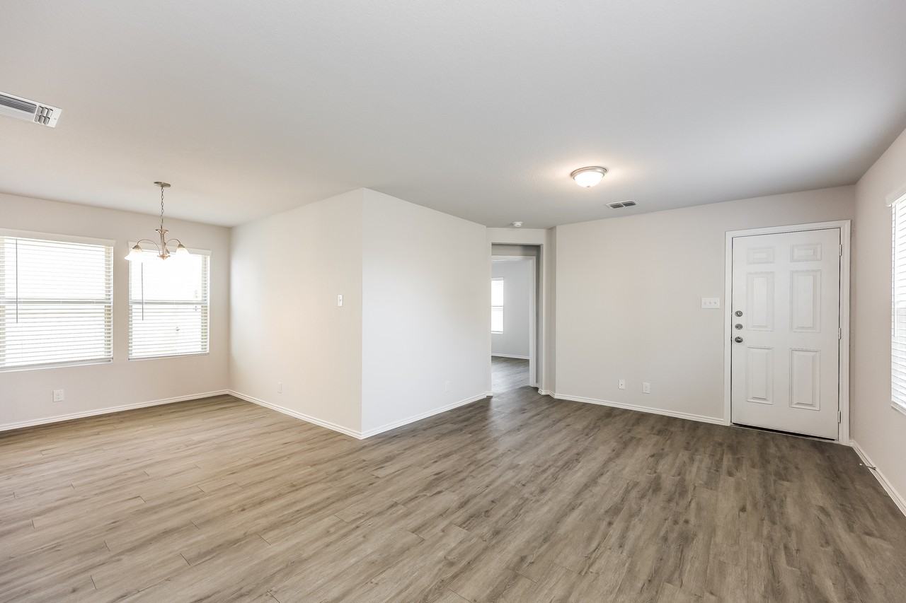 2334 Redlove Dr - Photo 3 of 16