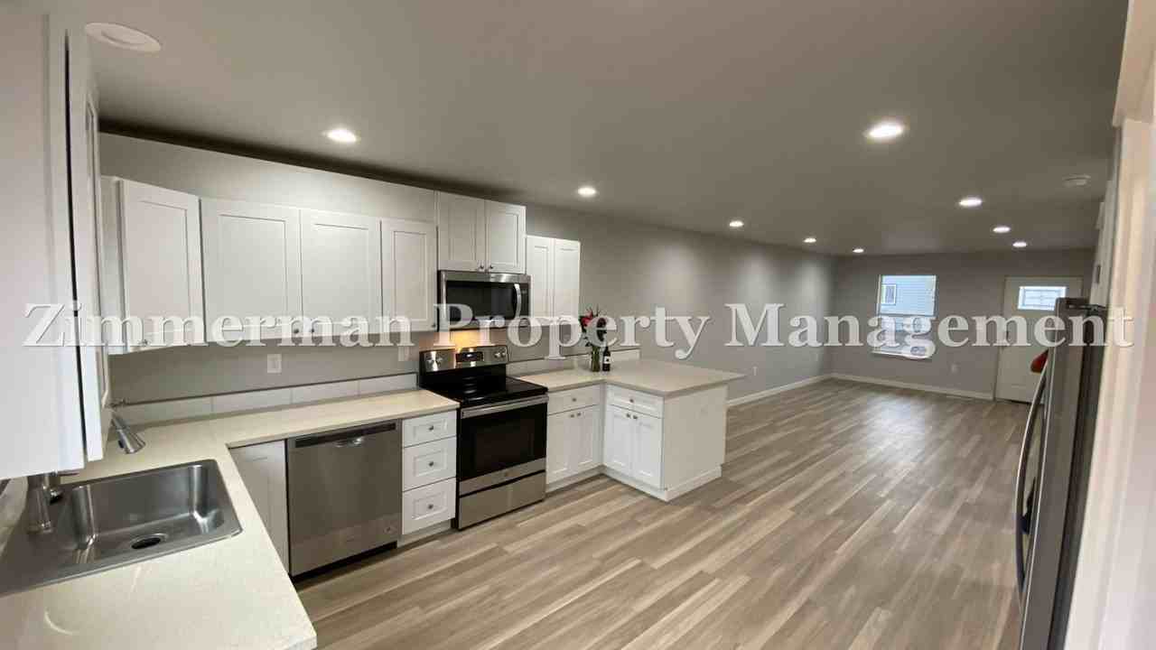 W Oak St - Photo 3 of 19