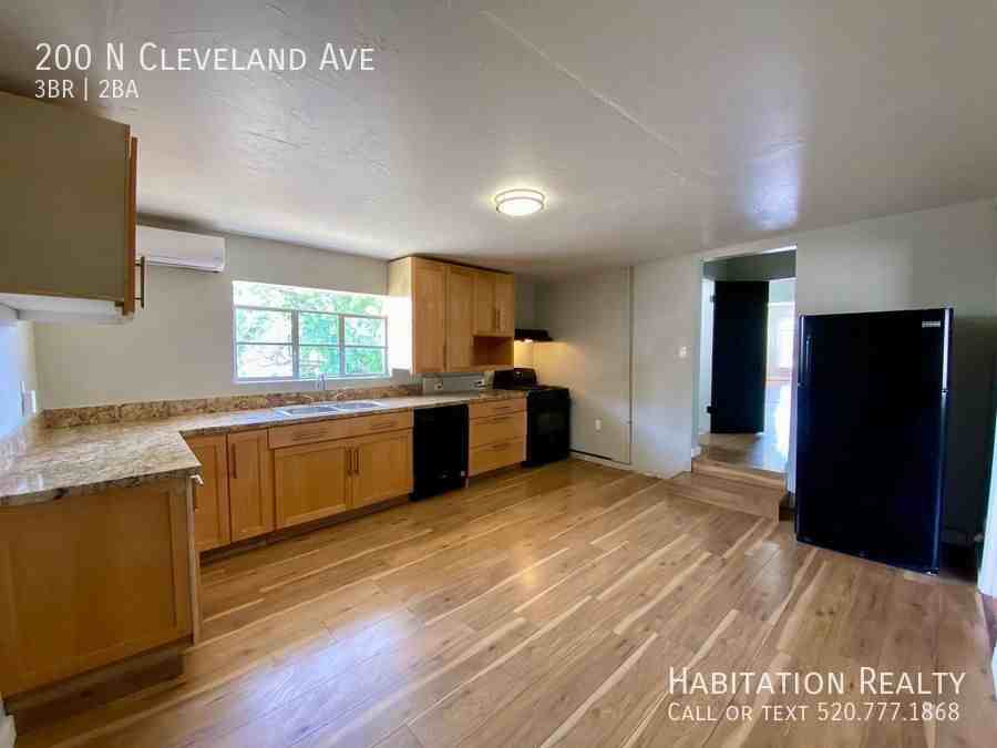 200 N Cleveland Ave - Photo 2 of 30