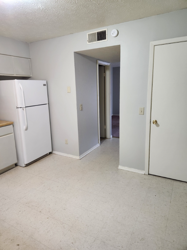 501 N Church St #5 - Photo 2 of 9