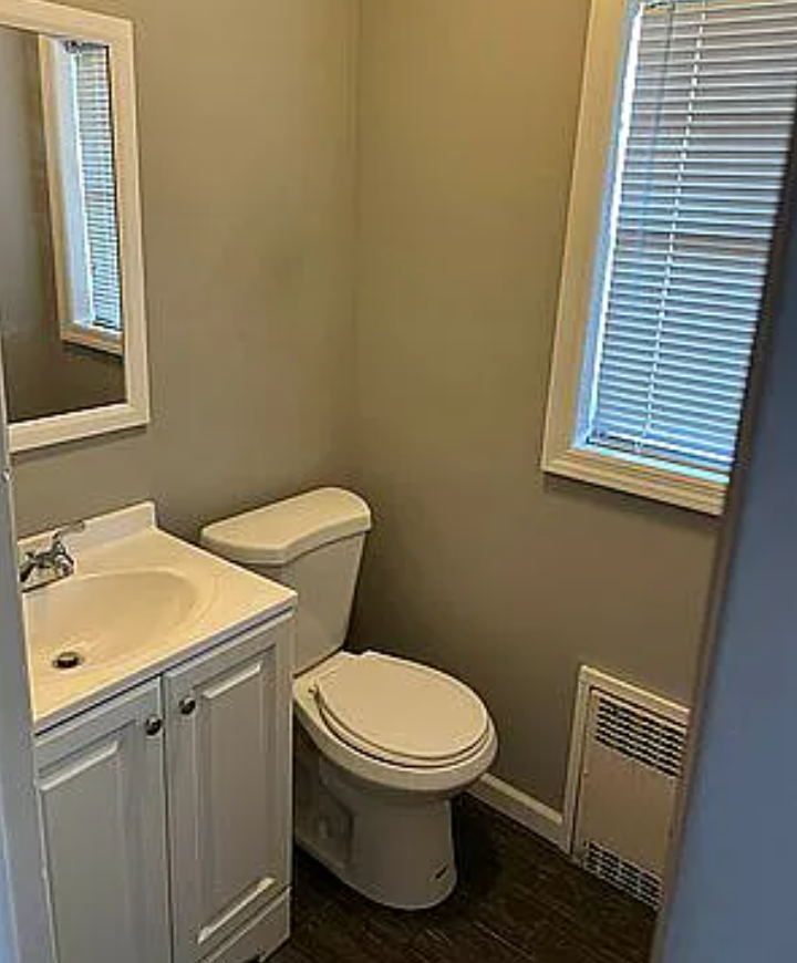 3611 Victory Blvd #NA - Photo 3 of 26