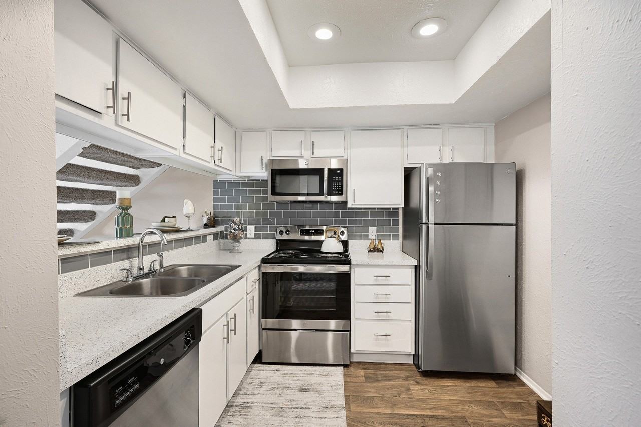 Windridge On The Parkway - Photo 4 of 50