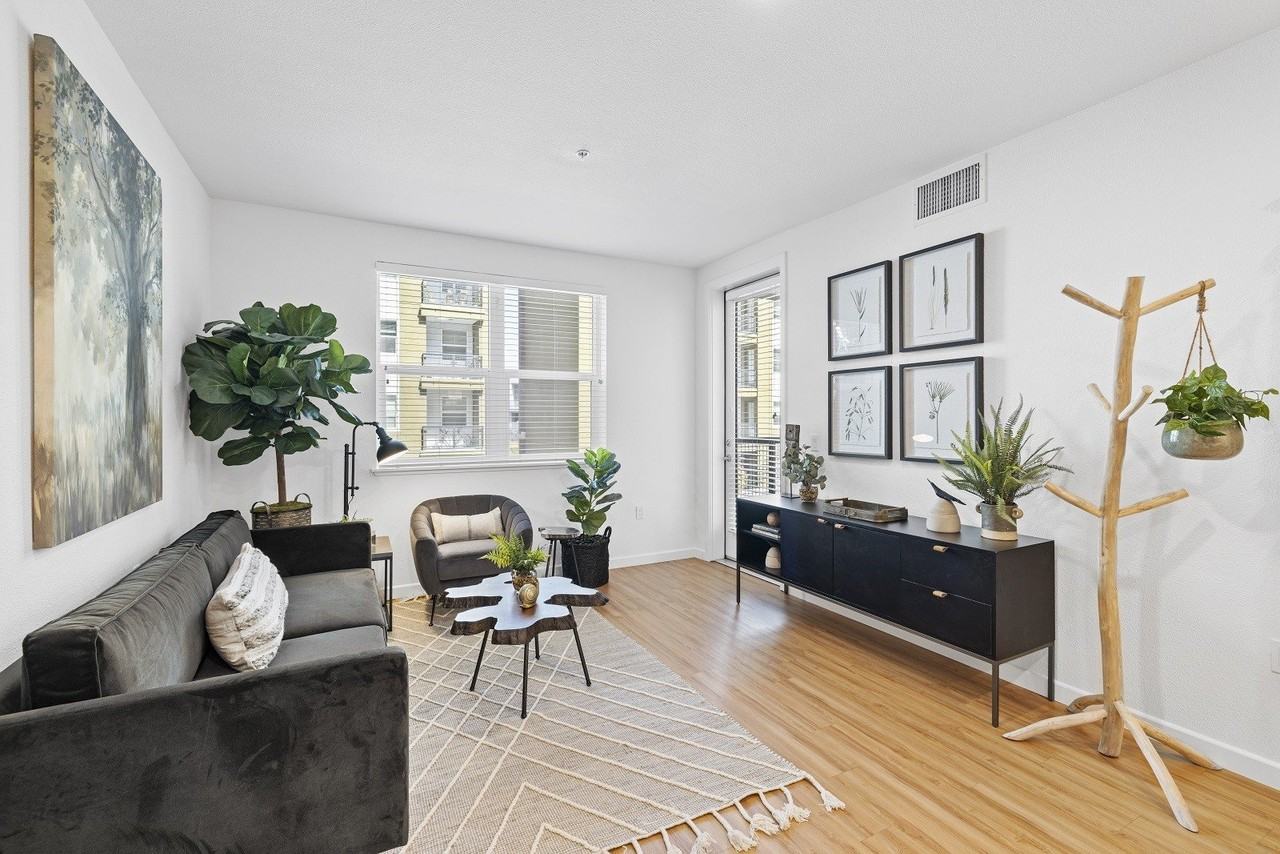 The Edge - Photo 3 of 46