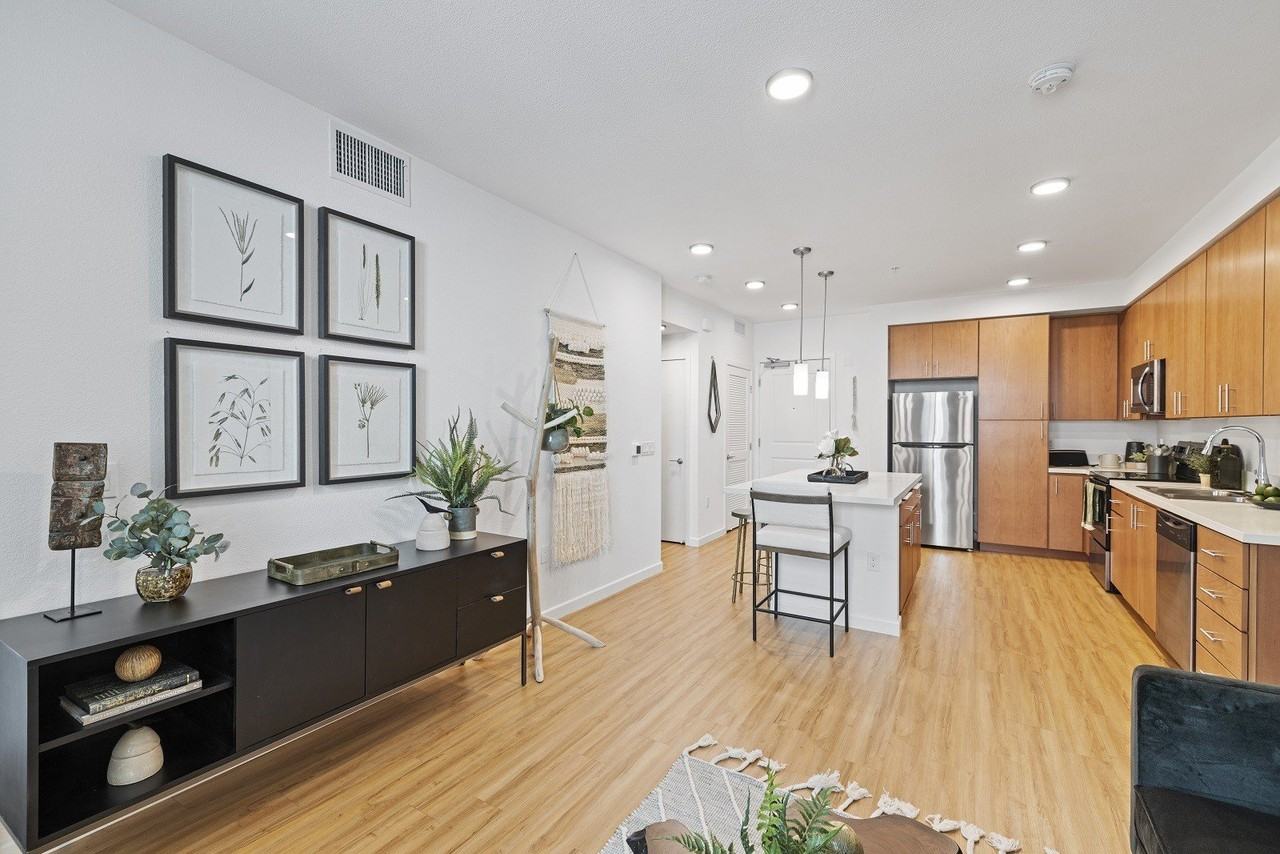 The Edge - Photo 4 of 46