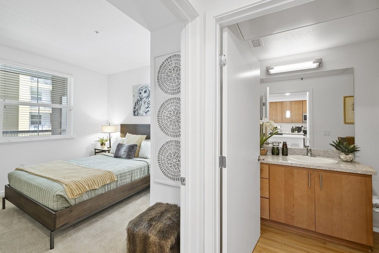 The Edge - Photo 5 of 46