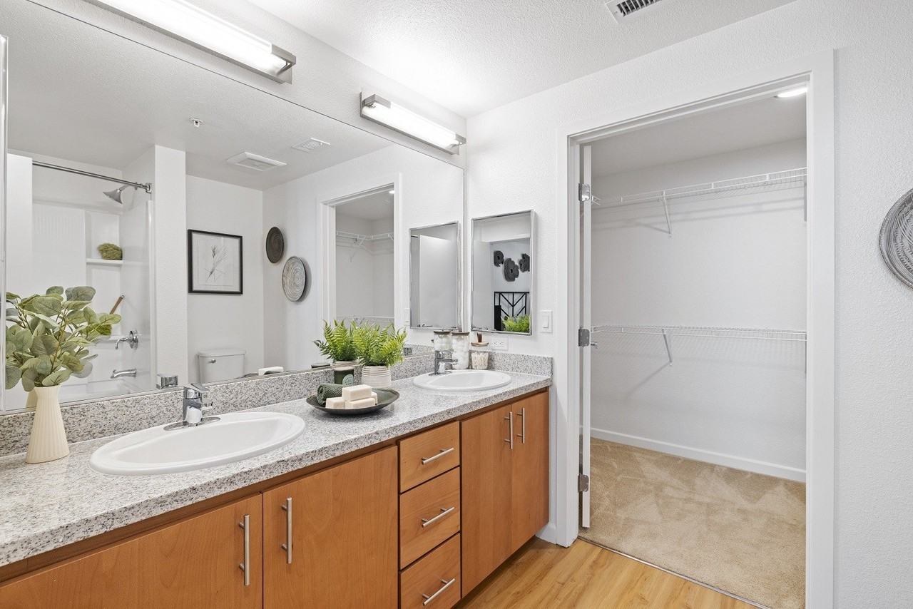 The Edge - Photo 7 of 46