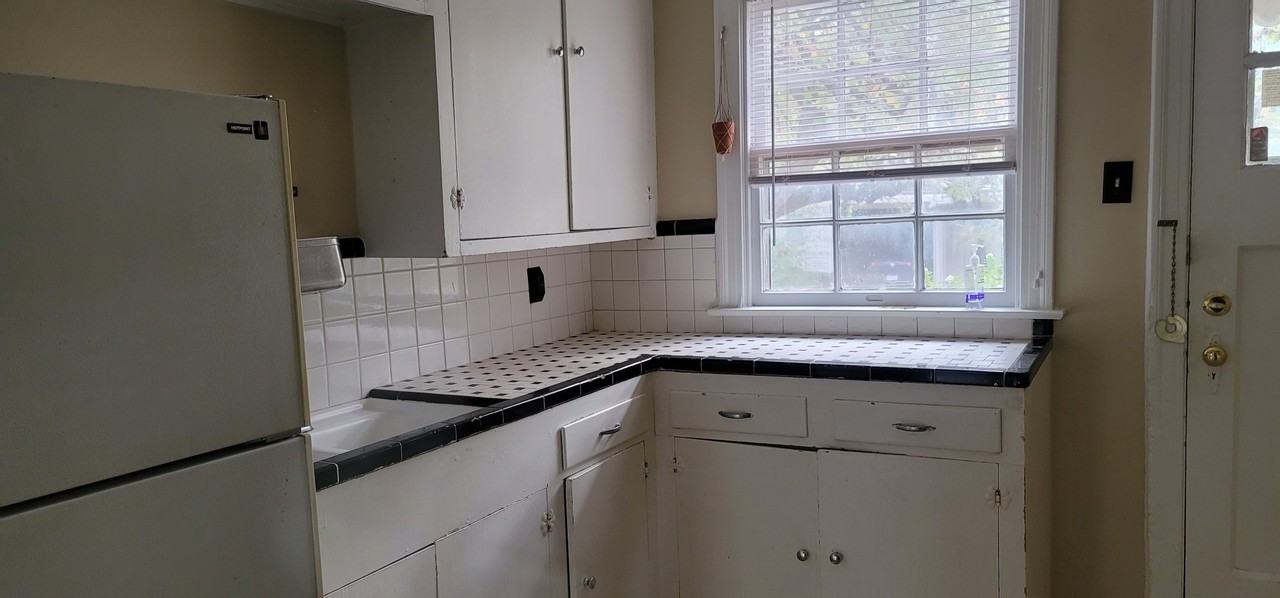 1401 Hartford RoadUnit 3 #3 - Photo 5 of 9