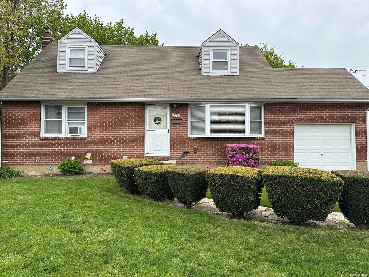 225 N Cedar St - Photo 2 of 15