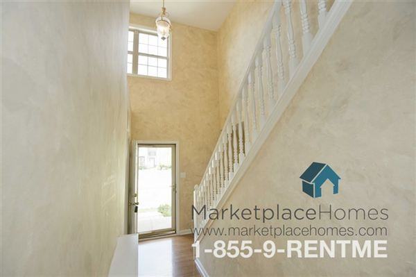 12437 Crystal Pointe Cir - Photo 2 of 13