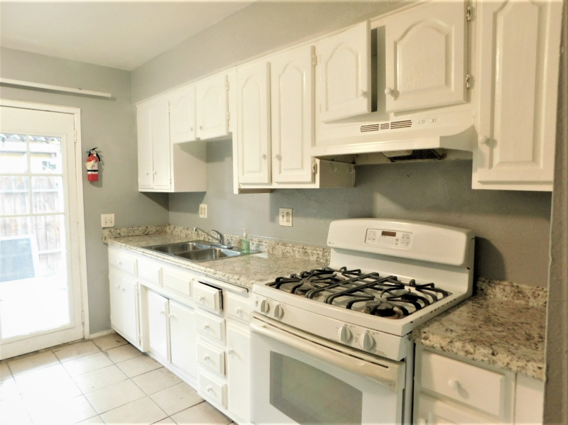 1230 Valencia Ave #C - Photo 3 of 8