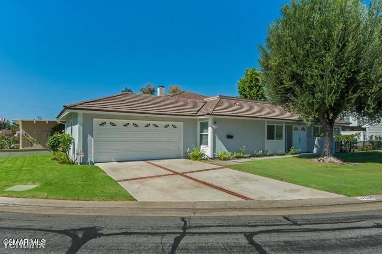 32041 Waterside Ln - Photo 2 of 11