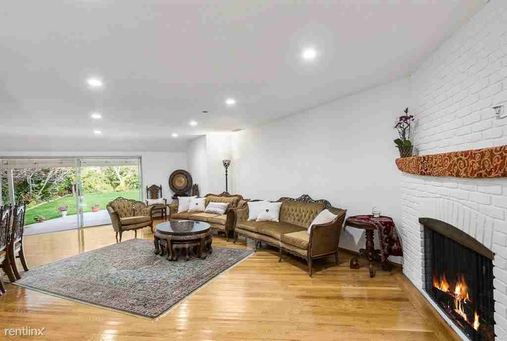 134 S Bowling Green Way - Photo 2 of 10