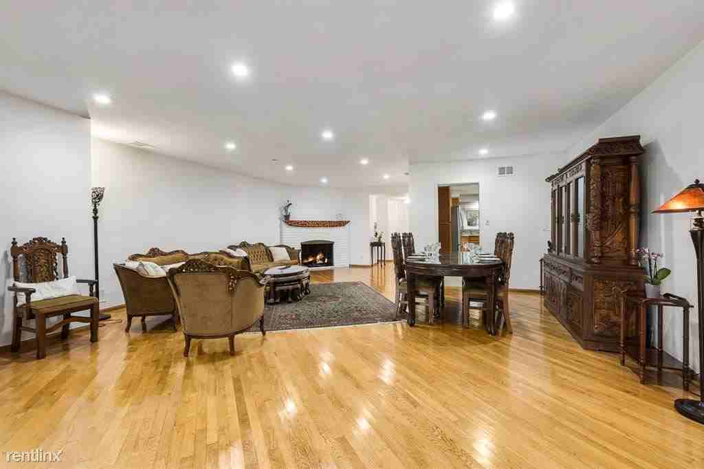 134 S Bowling Green Way - Photo 3 of 10