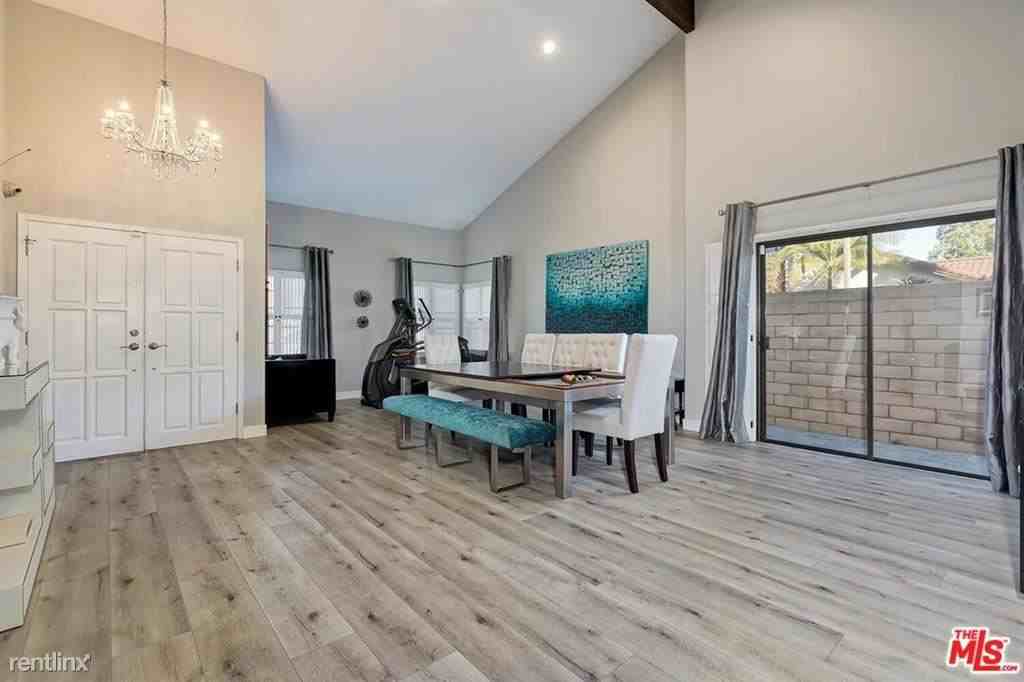 10754 Garland Dr - Photo 3 of 11