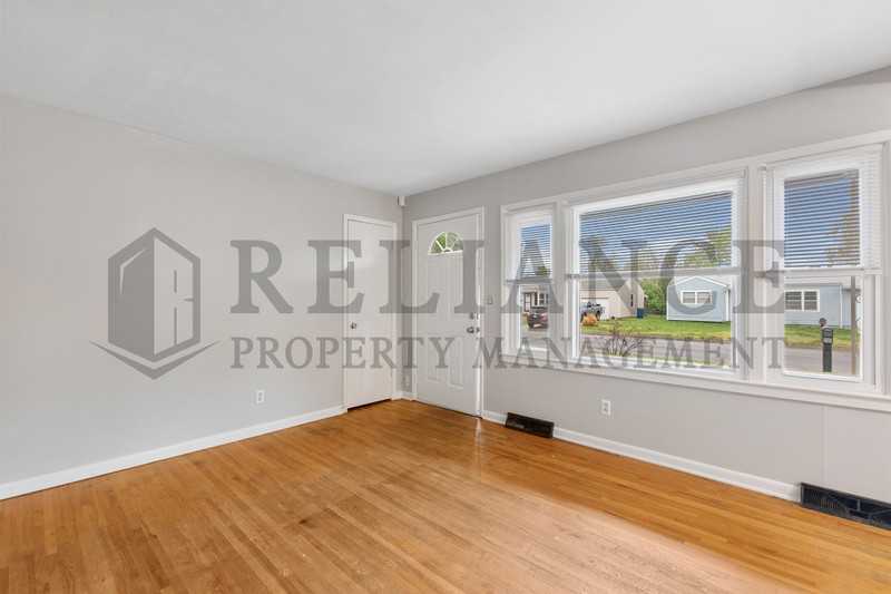 2328 W Crawford St - Photo 3 of 20