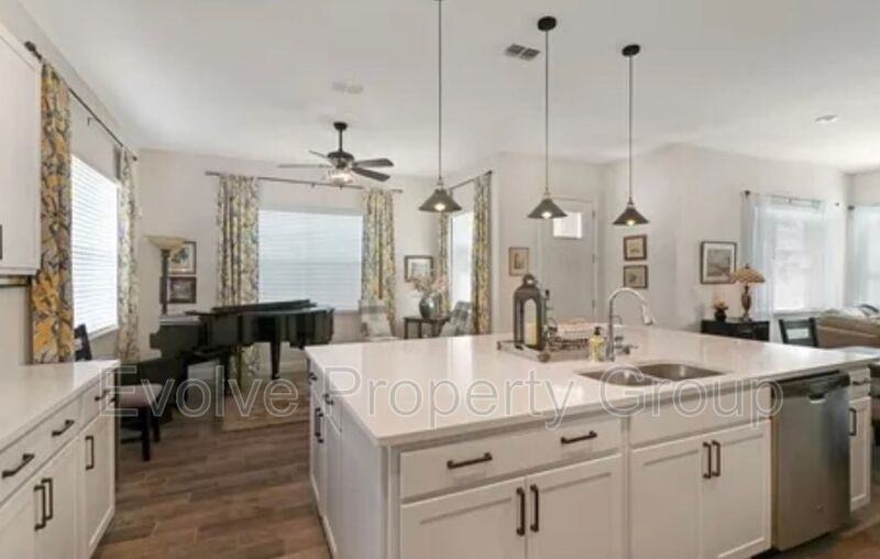 13217 Cormack Ln - Photo 5 of 21