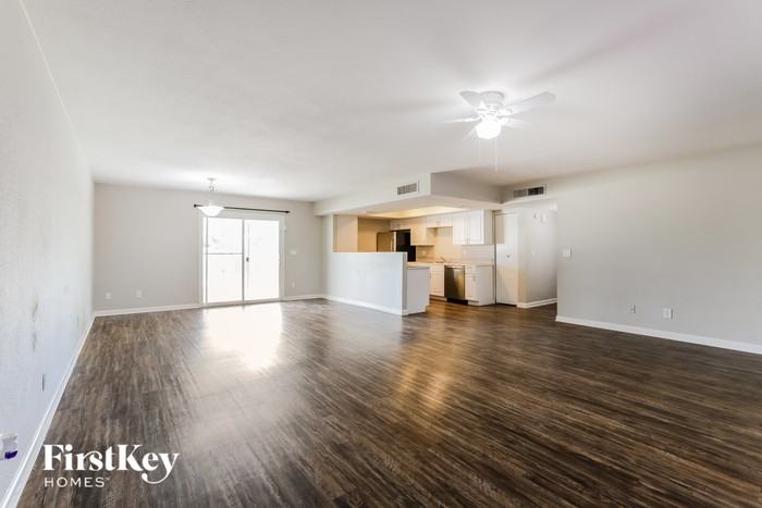 3507 W Mandalay Ln - Photo 2 of 16