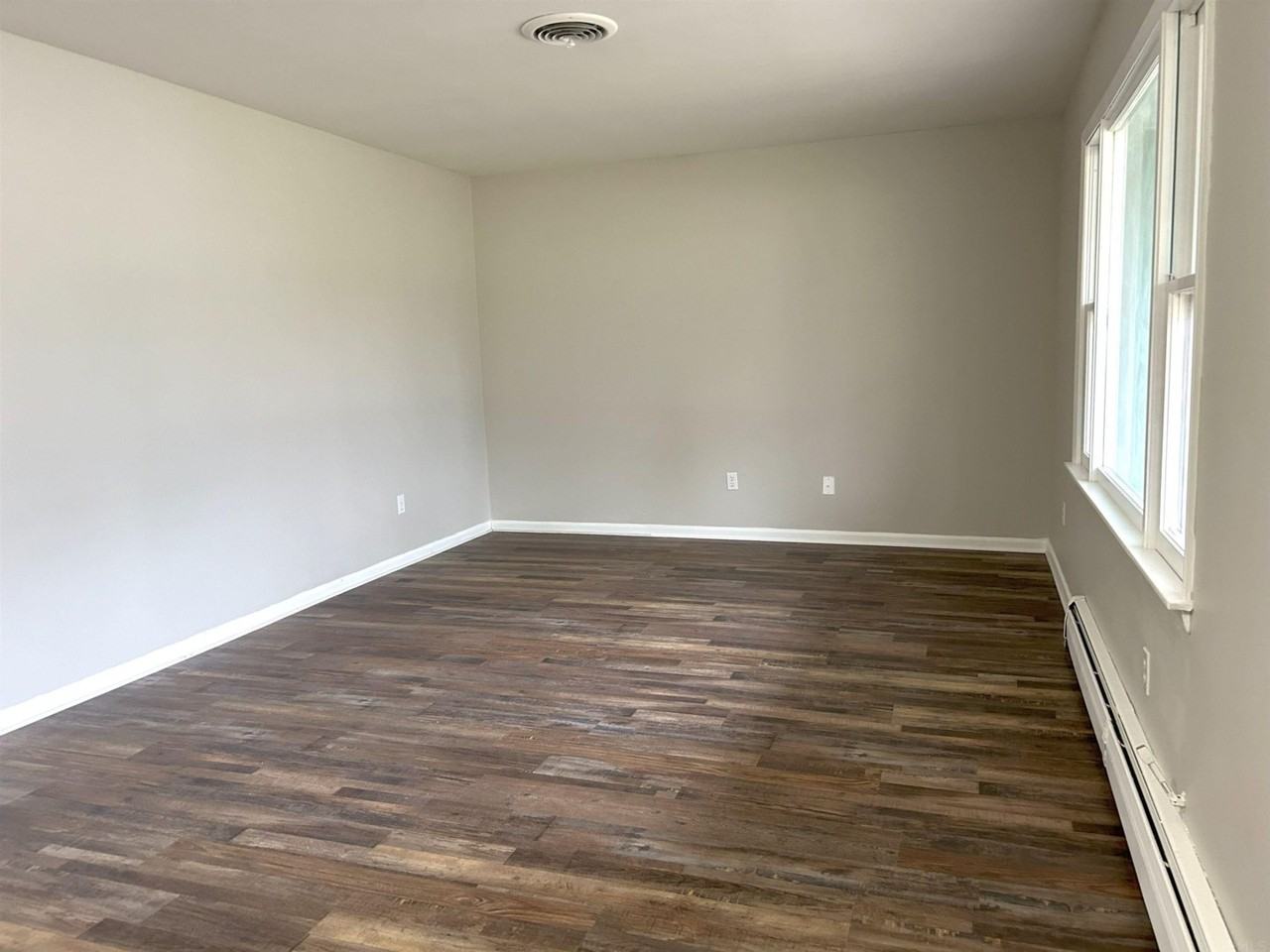 3827 Hampshire Dr - Photo 2 of 23