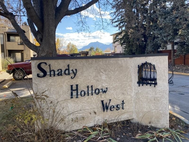 2982 Shady Holw W - Photo 2 of 13