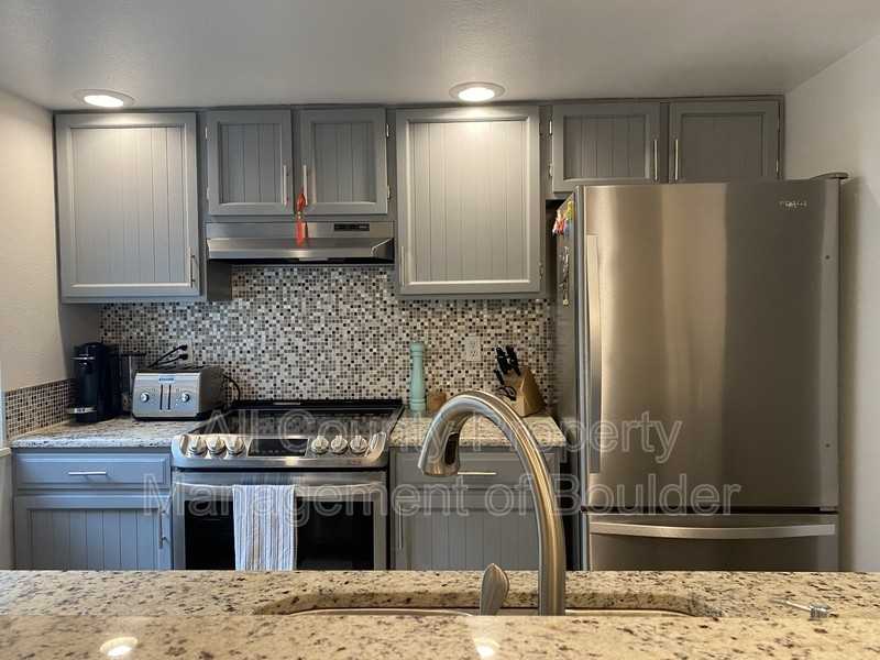 2982 Shady Holw W - Photo 5 of 13