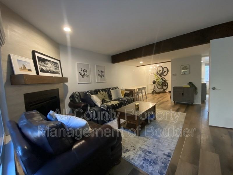 2982 Shady Holw W - Photo 6 of 13