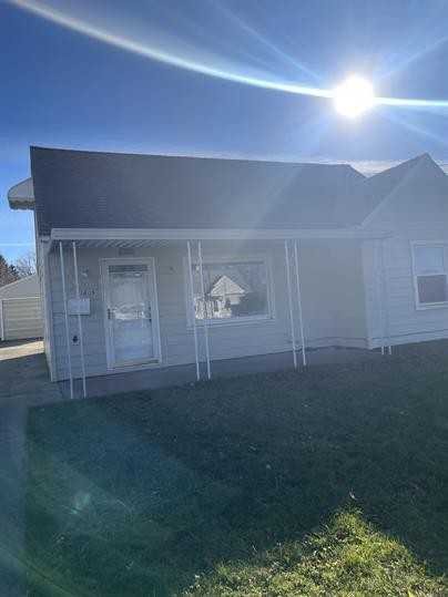 1605 Everett Ave - Photo 2 of 9