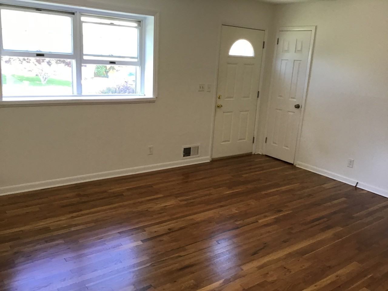 1025 Colby Ave #NA - Photo 2 of 8