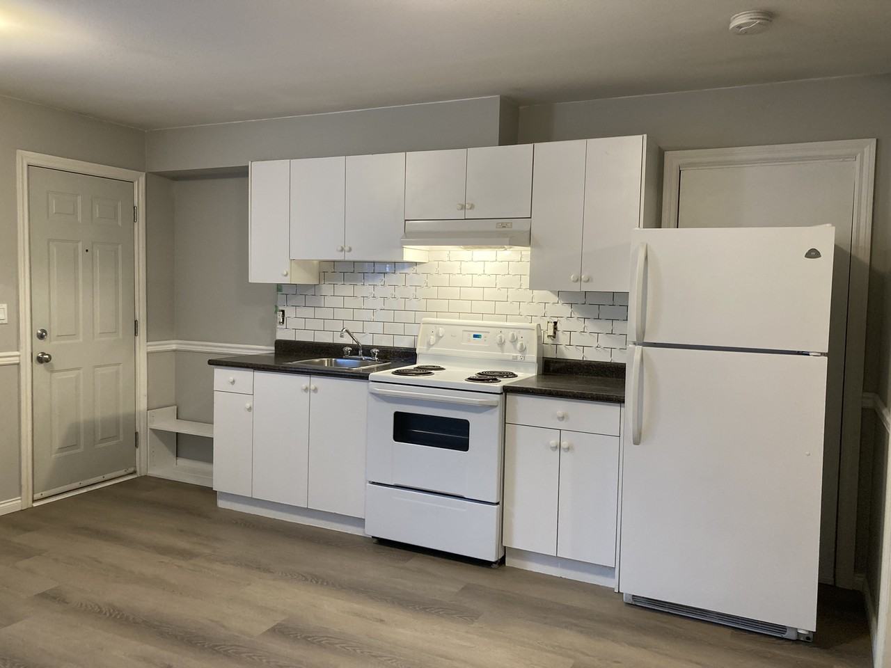 16573 63 Avenue - Photo 2 of 11