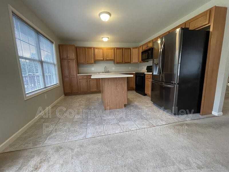 1355 Mohr Circle - Photo 2 of 10