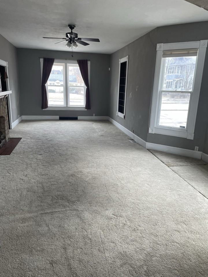 613 W Walnut St #613 - Photo 3 of 9