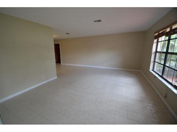 2743 Yarmouth Drive - Photo 3 of 6