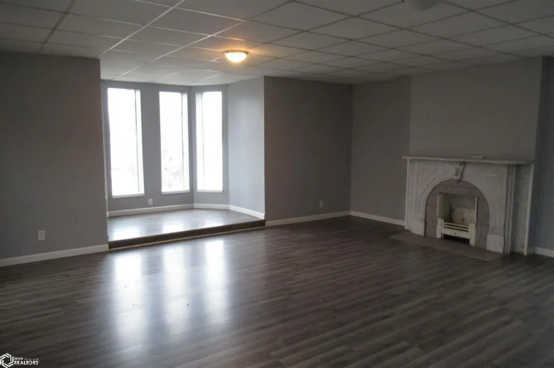 723 Grand Ave - Photo 2 of 3