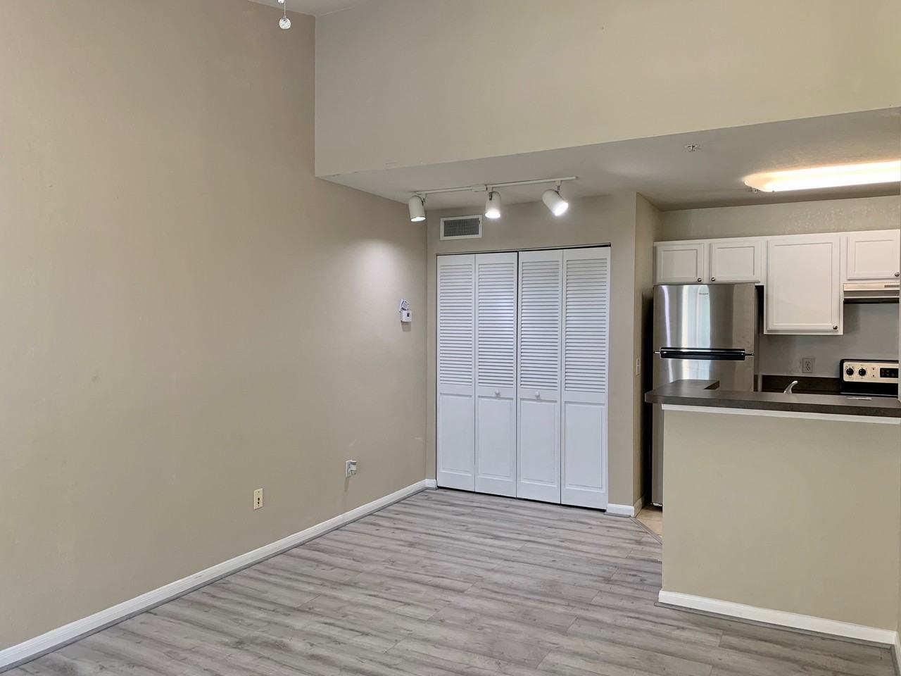 9061 Lee Vista Blvd #1302 - Photo 4 of 15
