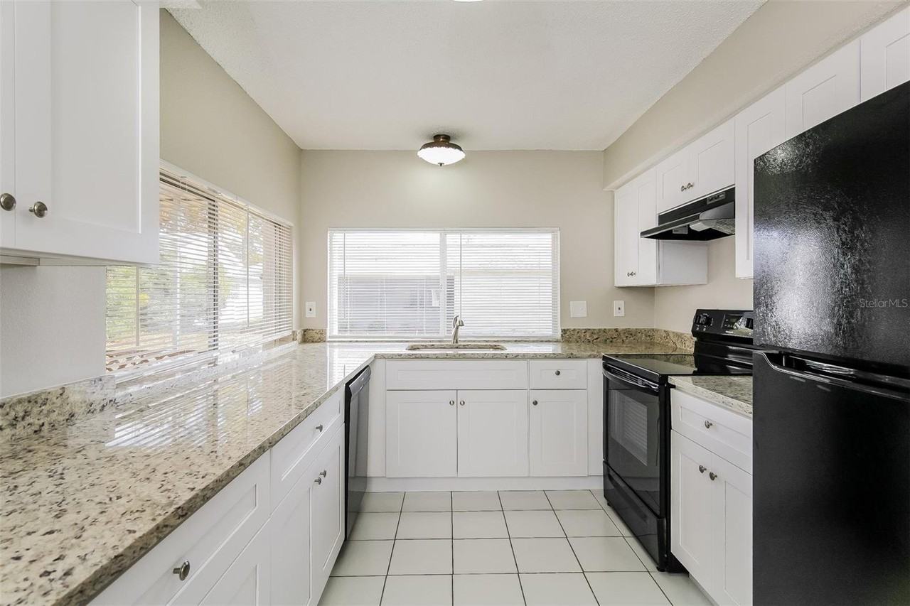 13098 Serpentine Dr - Photo 3 of 7