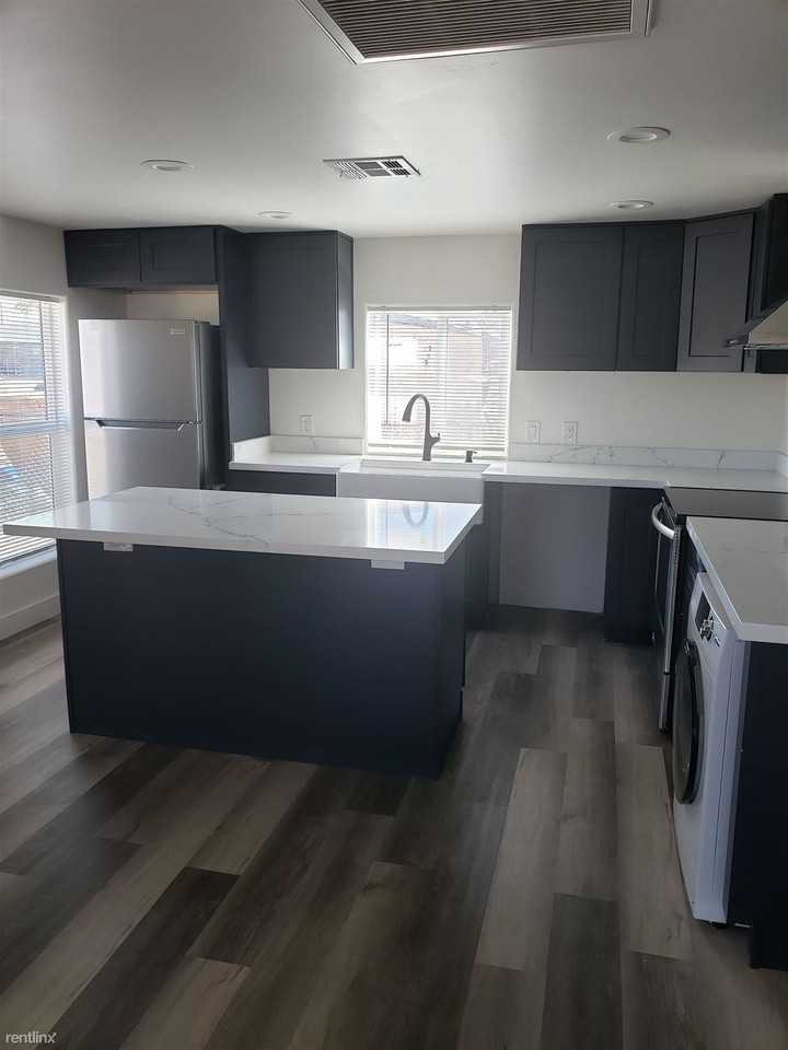 1104 N Myers Blvd - Photo 3 of 11