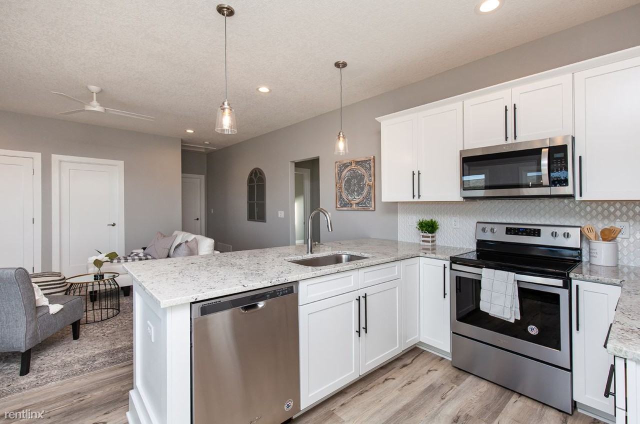 1128 NE 19th St - Photo 2 of 28
