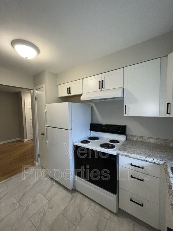 8 9/11/13 Village Dr. #8 - Photo 3 of 13
