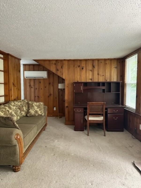 705 1/2 Michaelmas Ave - Photo 4 of 15