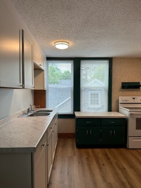 705 1/2 Michaelmas Ave - Photo 6 of 15