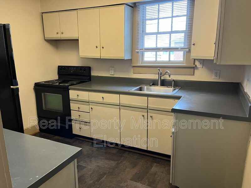 523 S Cameron St #4 - Photo 2 of 11