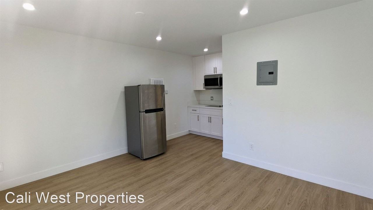 811 Euclid St - Photo 2 of 7