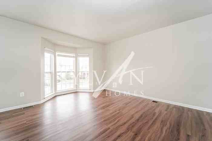 222 Brittany Dr - Photo 3 of 15