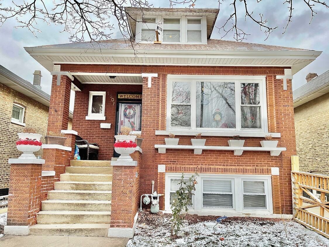 1507 S 61st Ct #NA - Photo 2 of 17