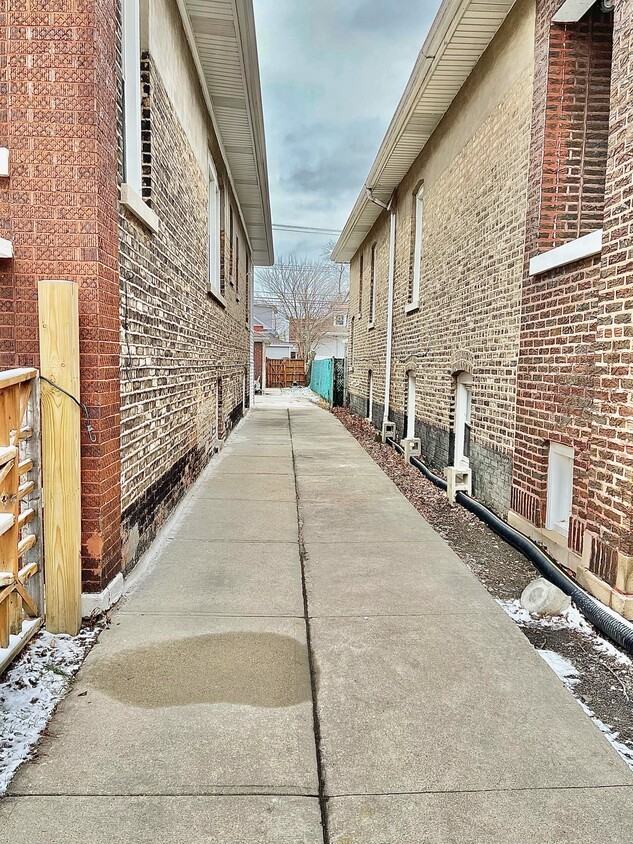 1507 S 61st Ct #NA - Photo 3 of 17